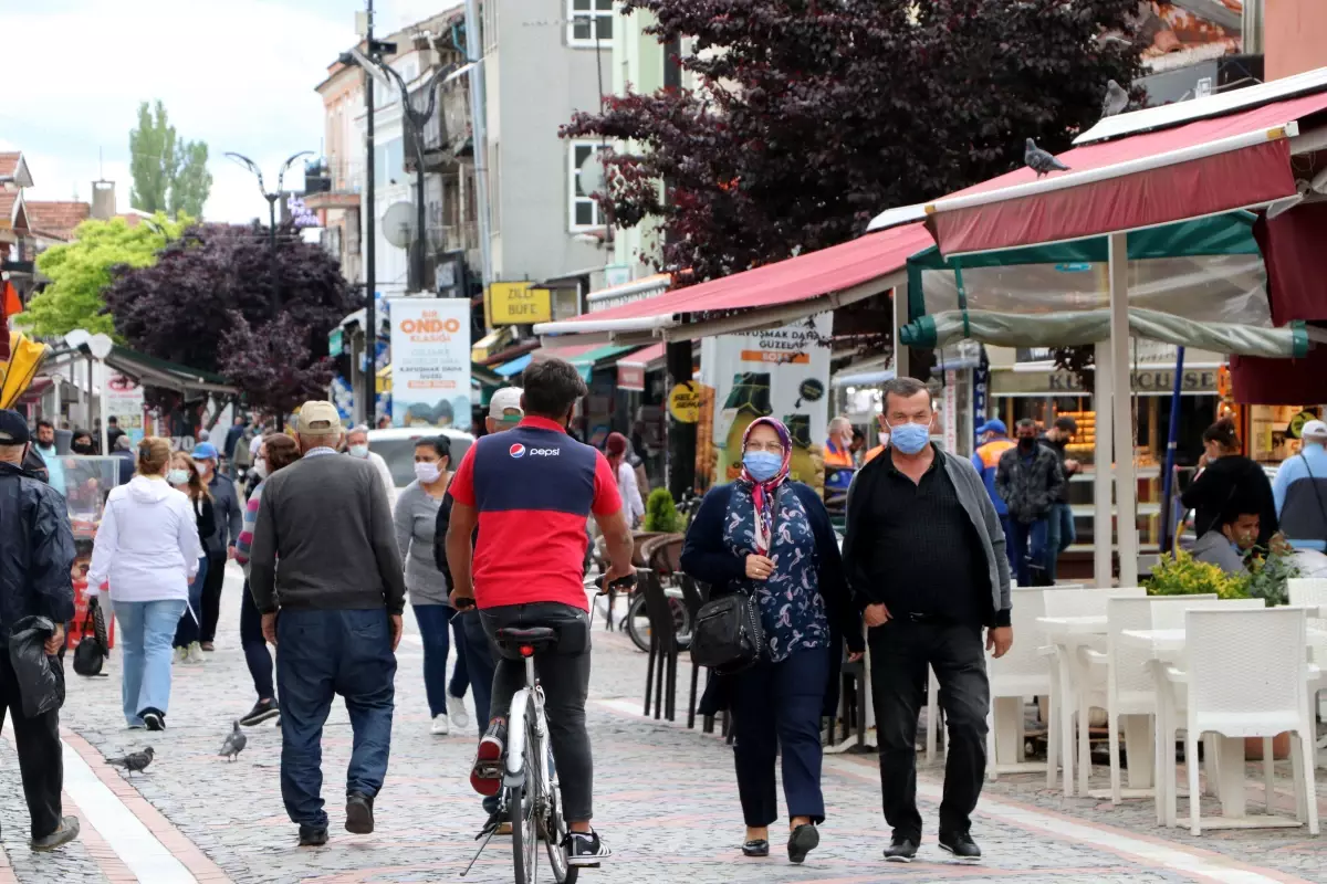 Bulgaristan ve Yunanistan\'la yapılan aşı sertifikası anlaşması Edirneli esnafları sevindirdi