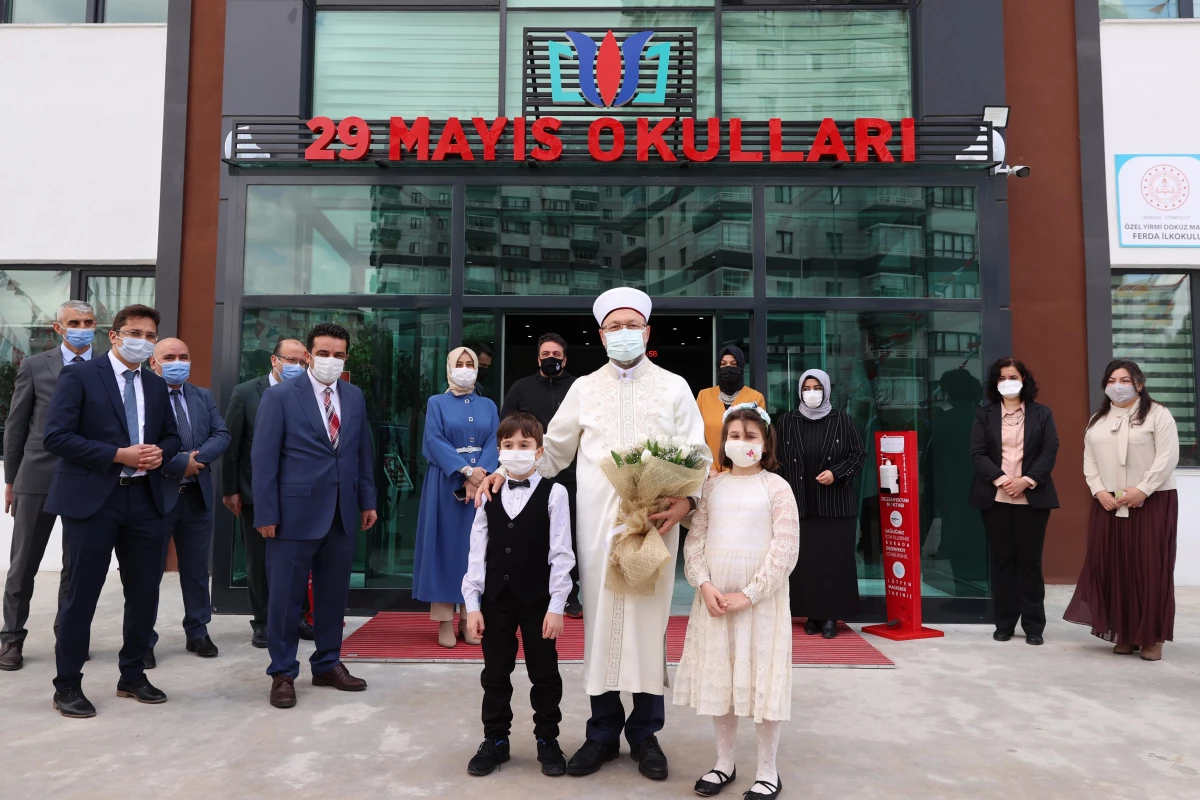 Diyanet İşleri Başkanı Erbaş, 29 Mayıs Okulları Etimesgut Kampüsünü ziyaret etti