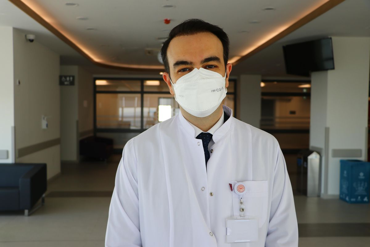 DOKTORLAR KOVİD-19\'LA SAVAŞI ANLATIYOR - "Bizi en çok üzen hastaların entübasyona gidene kadar \'Bizi kurtarın\' demeleri"