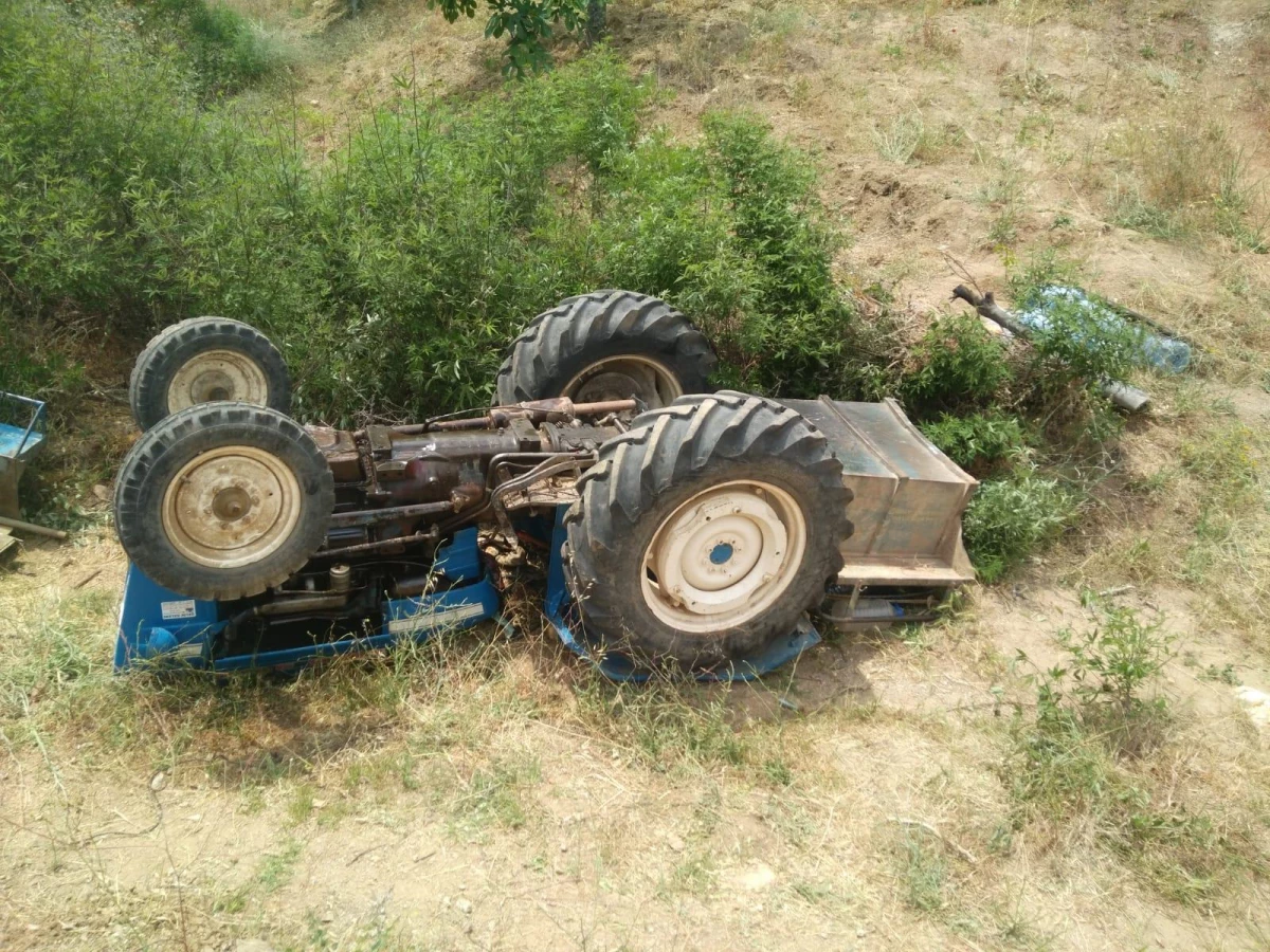 Germencik\'te devrilen traktörün sürücüsü yaralandı