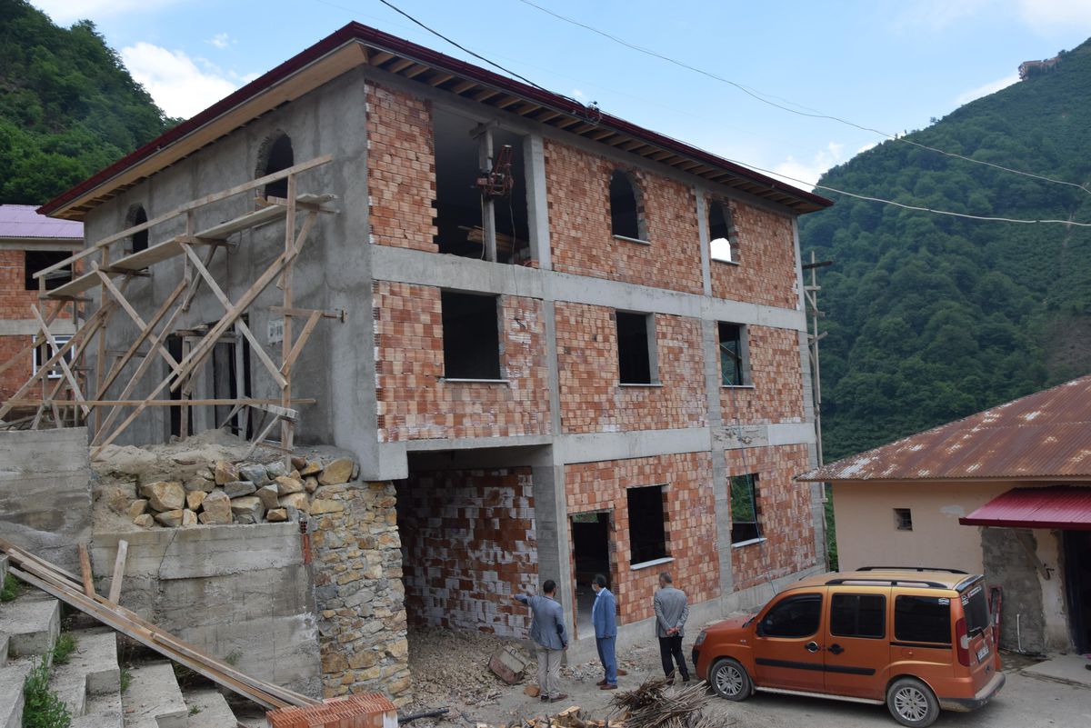 Son dakika haber... Giresun\'da selde yıkılan cami yeniden inşa ediliyor