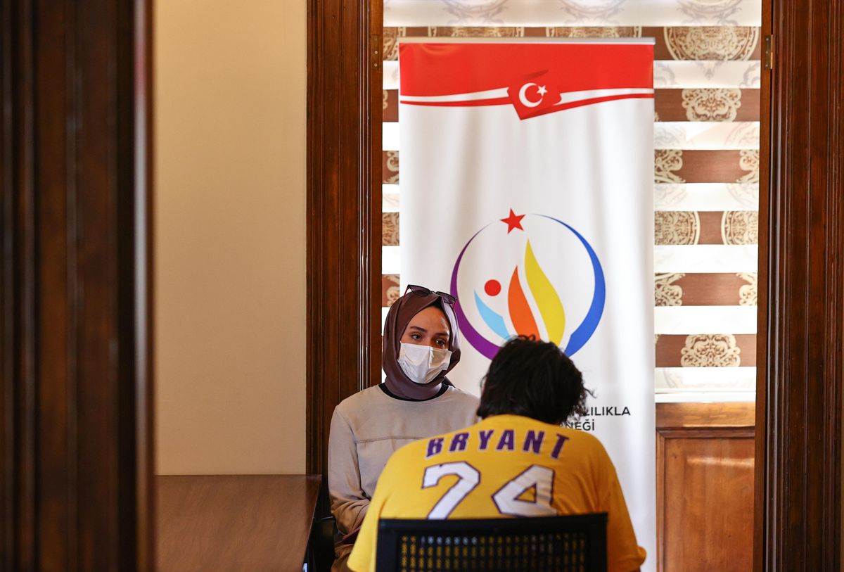 İzmir\'de madde bağımlıları terapi ve istihdam projesiyle hayata tutunuyor