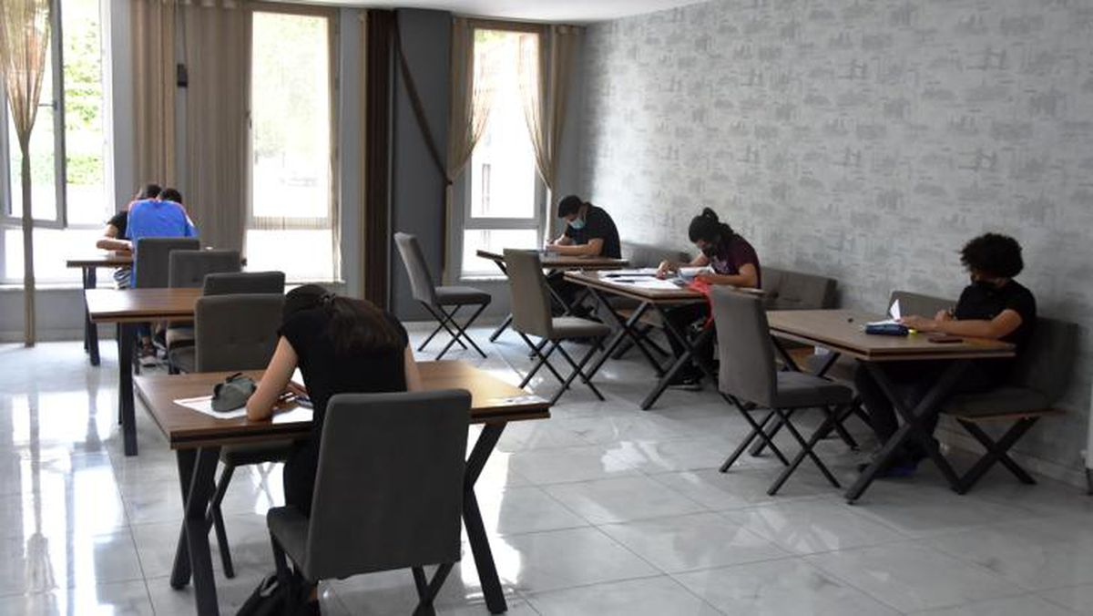 Gençlik Merkezi\'nde sınavlara hazırlanıyorlar