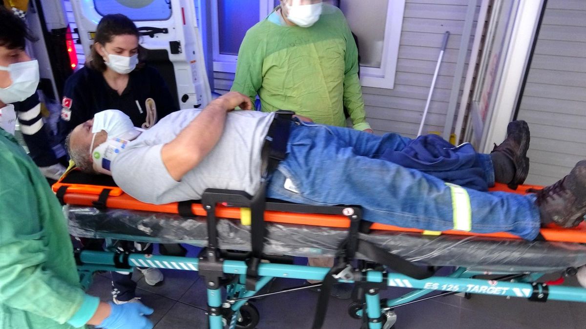 Kontrolden çıkan kamyon su kanalına devrildi: 1 yaralı