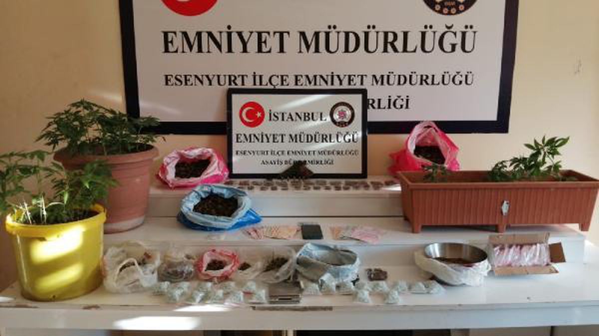 Son dakika... Küçükçekmece\'de uyuşturucu operasyonu kamerada: evin her yerinden uyuşturucu çıktı