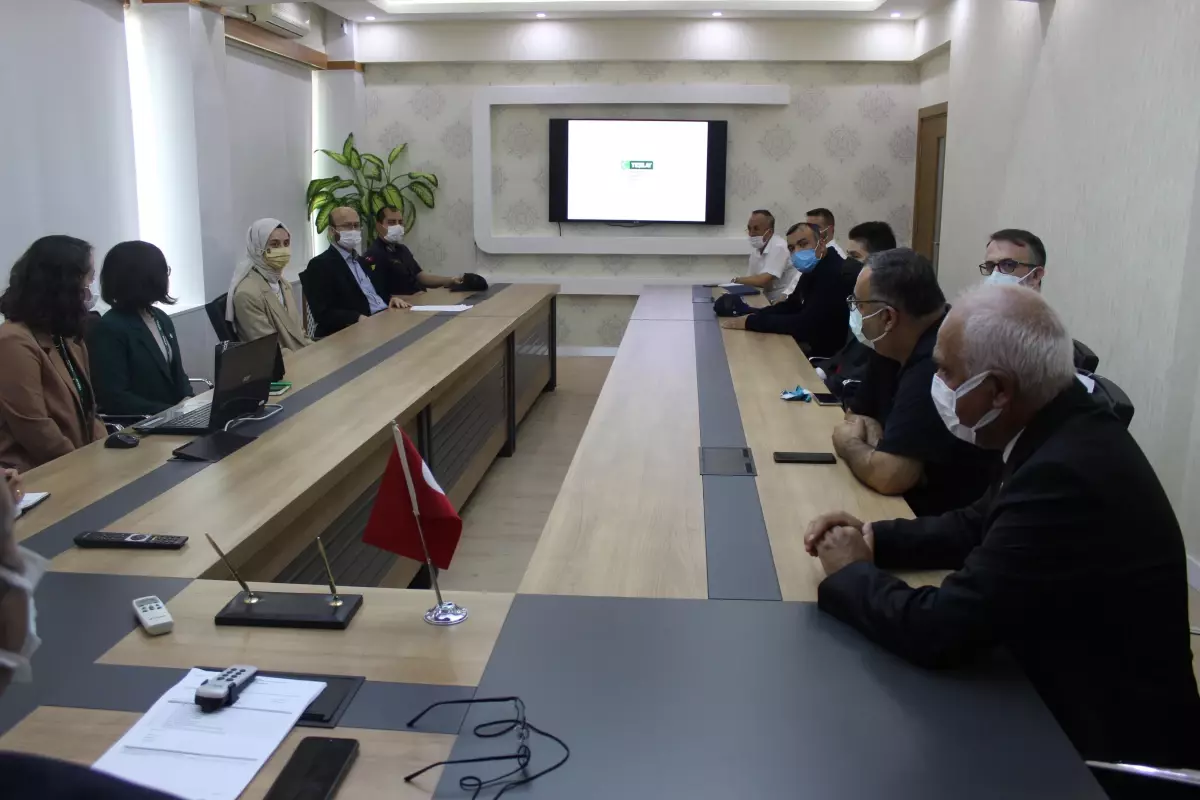 Osmaneli\'nde ilçe idarecilerine Yeşilay\'ın bağımlılıkla mücadele çalışmaları anlatıldı