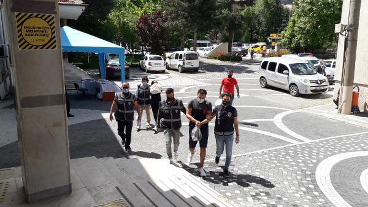 Polisin \'dur\' ihtarına uymayan otomobilden uyuşturucu çıktı