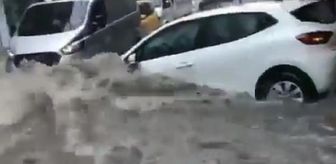 Samsun'da sağanak; yollar göle döndü, araçlar sürüklendi