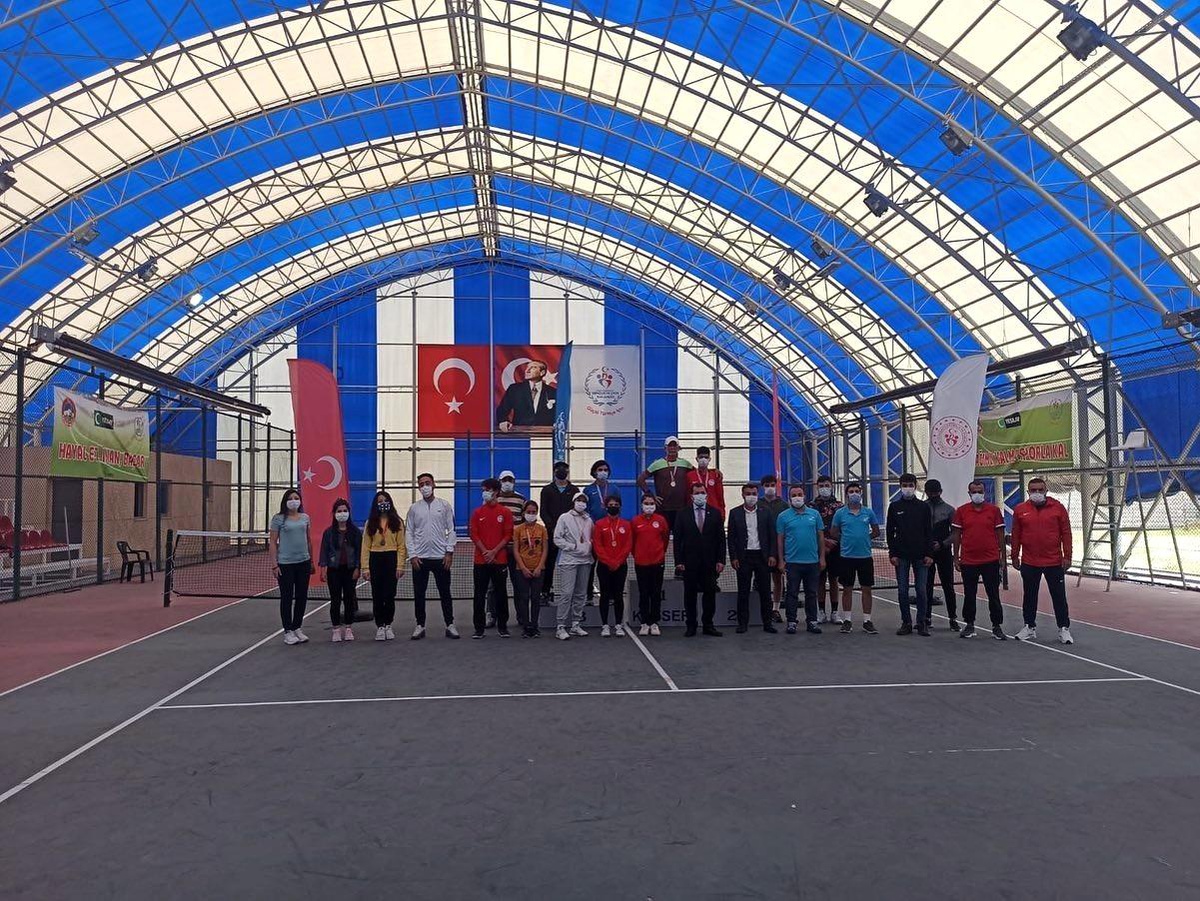 Tenis turnuvasında KBB Spor A.Ş. sporcularından iki derece
