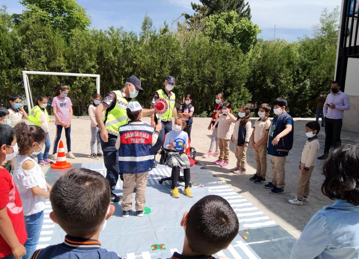 "Trafik Dedektifleri Projesi" ile Erzincan\'da öğrencilere eğitim verildi