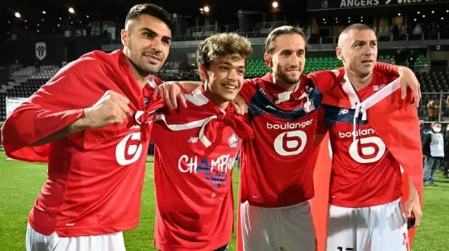 Zeki Çelik transferi için İngiliz devleri sıraya girdi! 15 milyon euroyu gözden çıkardılar Zeki Çelik transferi için İngiliz devleri sıraya girdi! 15 milyon euroyu gözden çıkardılar