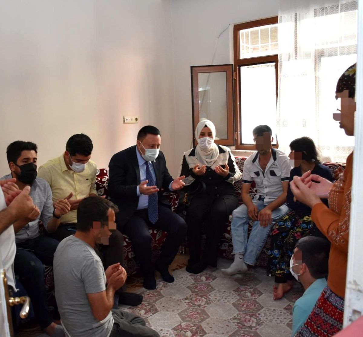 6 çocuğu da engelli olan aileye Başkan Beyoğlu\'ndan destek