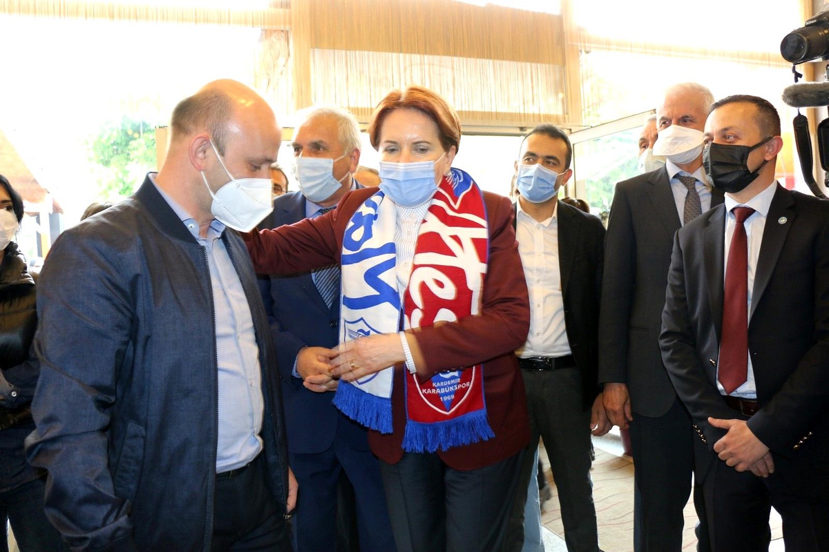 Akşener, Safranbolu\'da esnafları ziyaret etti