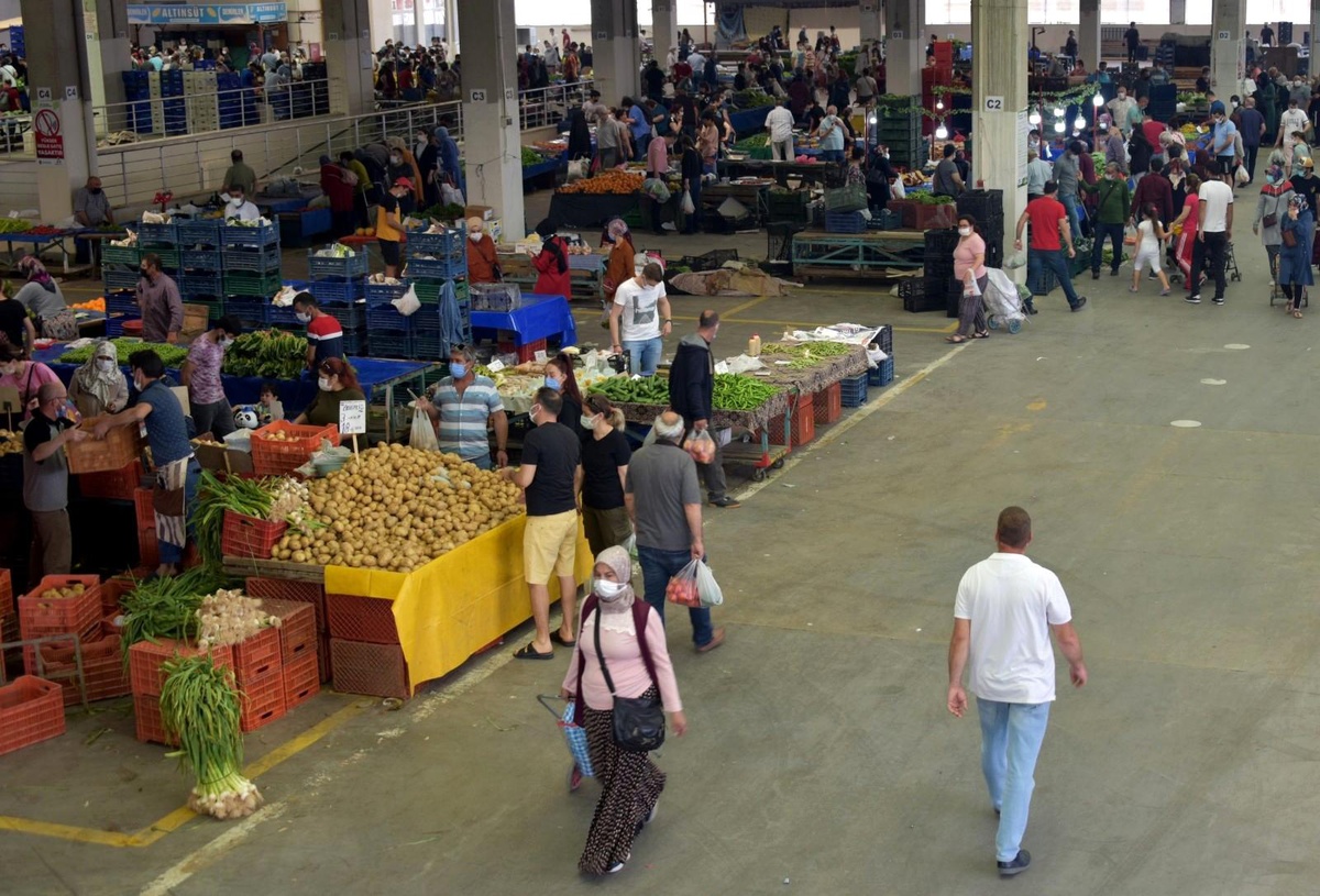 Aliağa Kapalı Pazarı artık cumartesi günleri kurulacak