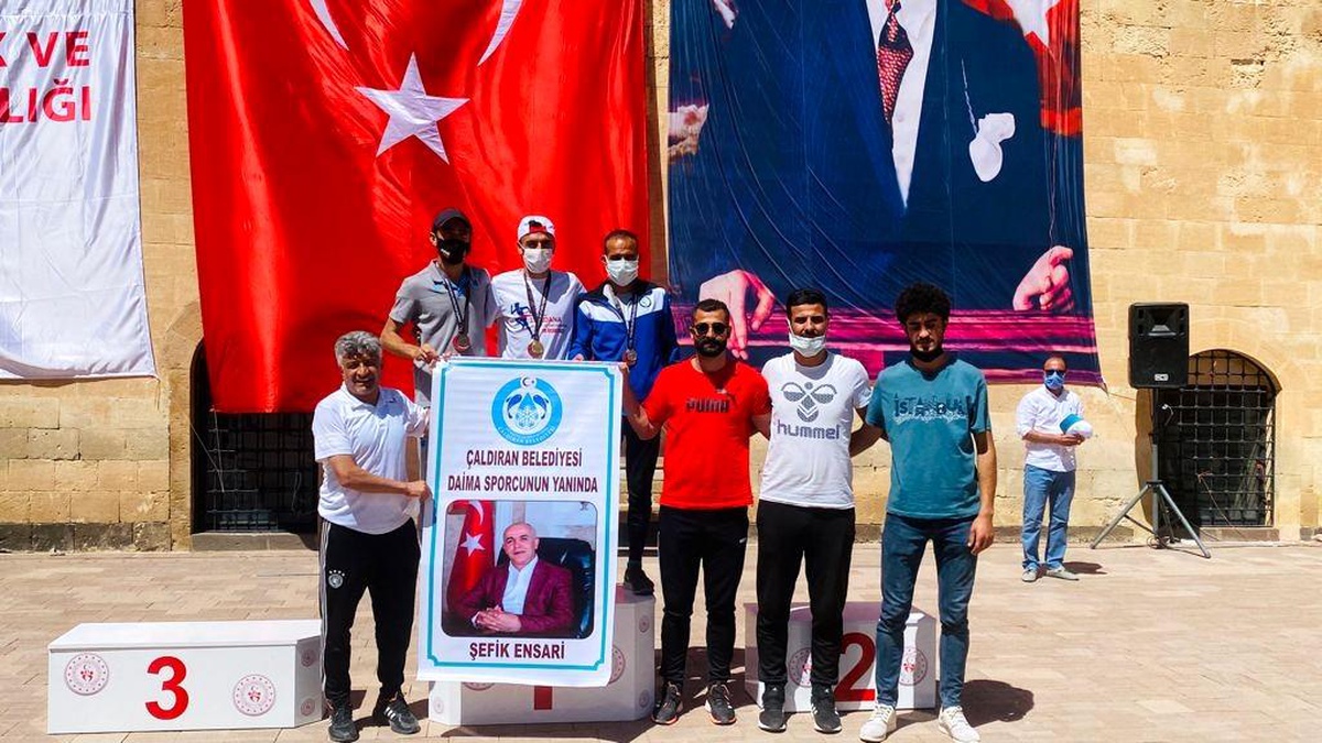 Çaldıran Belediyesinin yetiştirdiği sporculardan Türkiye birinciliği