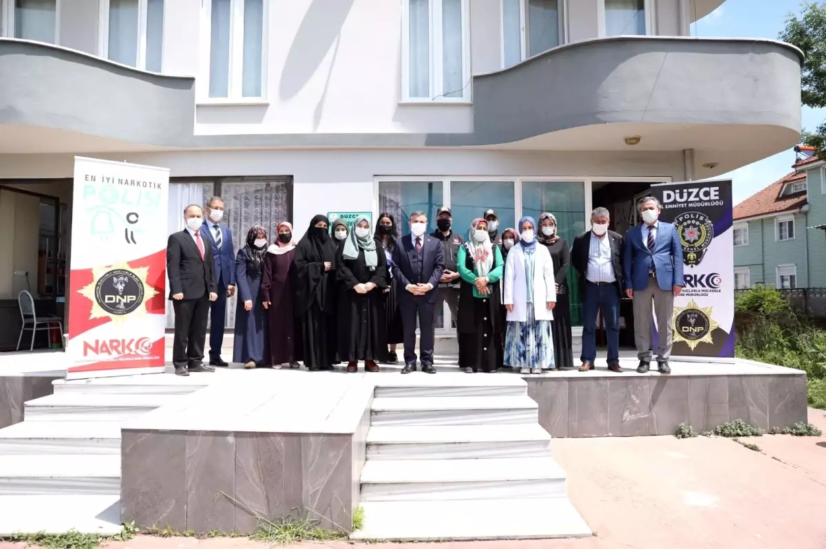 En iyi narkotik polisi Anne kursiyerlerine ziyaret