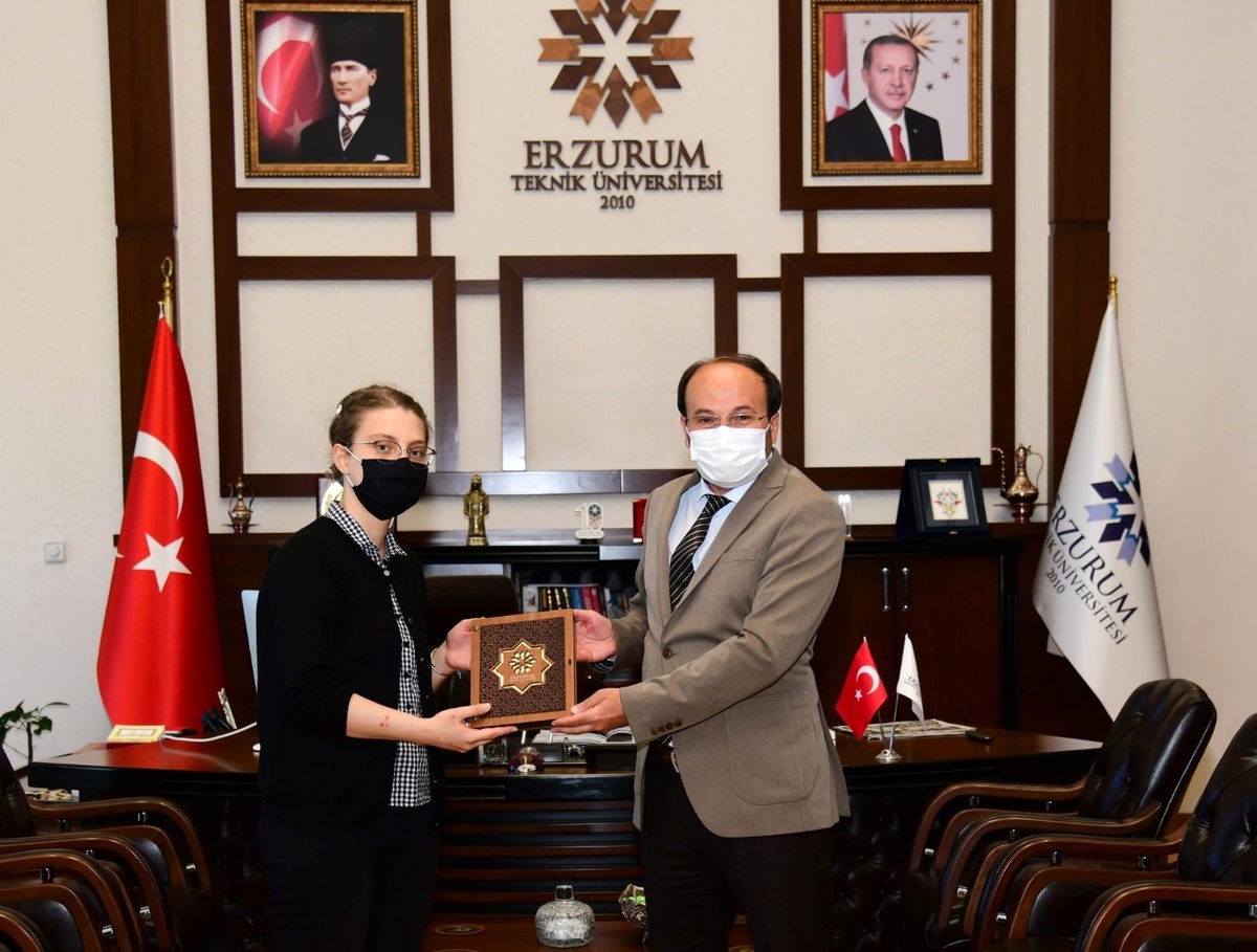 İdil Büyükgölcigezli, ETÜ\'nün misafiri oldu