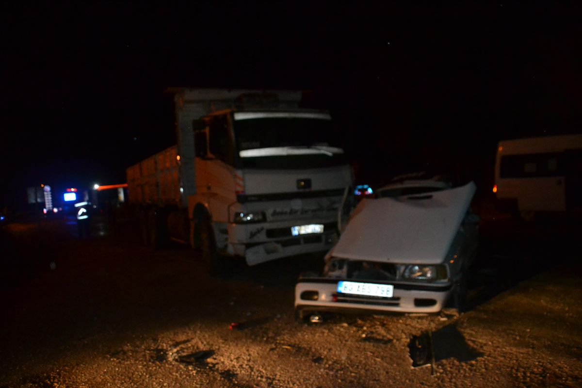 Son dakika haberleri: Kahramanmaraş\'ta otomobil ile kamyon çarpıştı: 1 ölü, 1 yaralı