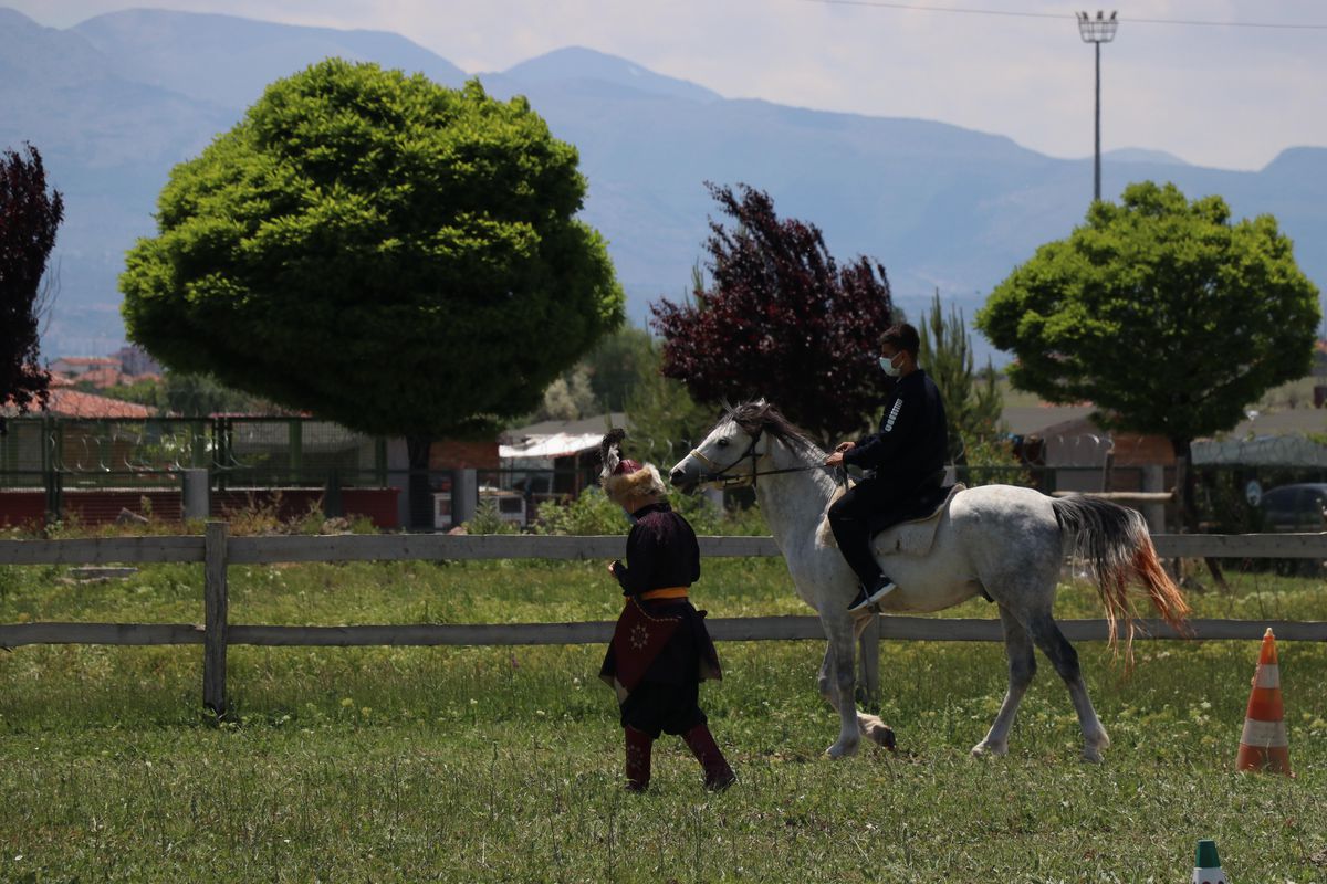 Kayseri\'de özel öğrenciler atlı binicilik etkinliğine katıldı