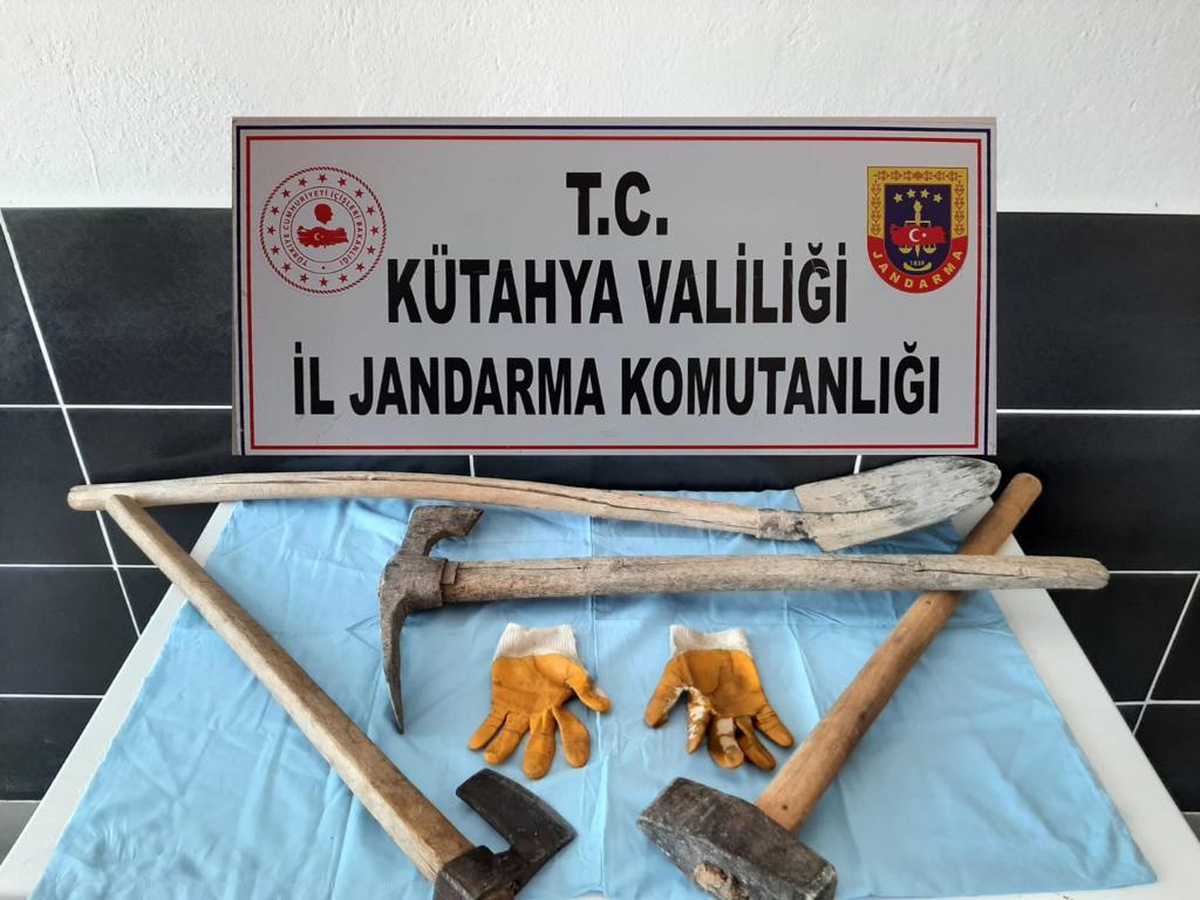 Son Dakika | Kütahya\'da kaçak kazı operasyonunda 2 şüpheli yakalandı