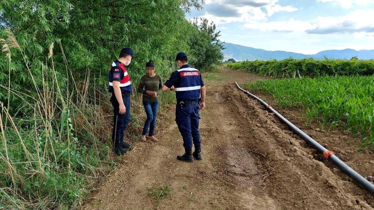 Manisa\'da kaybolan kız çocuğu jandarma tarafından bulundu