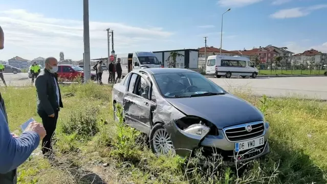 Otomobil ile servis aracı çarpıştı; 7 yaralı