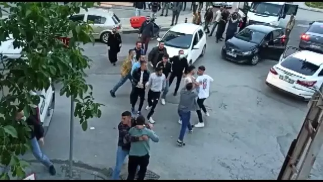 Pendik'te yol verme kavgasında Superman punchlı müdahale