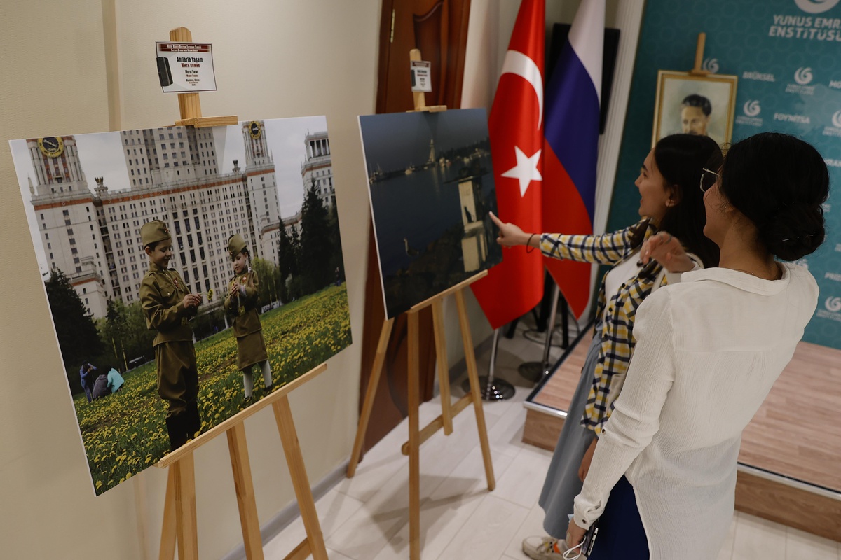 Rusya\'da Nazım Hikmet\'in ölümünün 58. yılında anma etkinliği düzenlendi