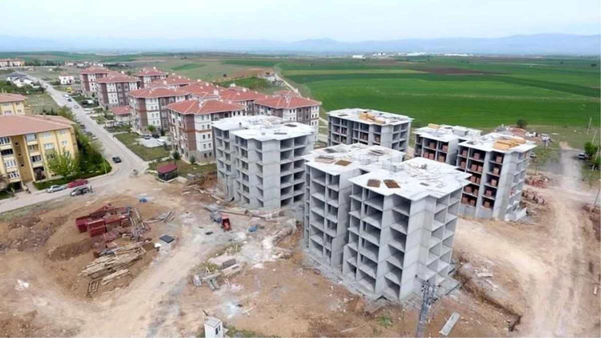 Sandıklı\'da 250 konutluk TOKİ inşaatı devam ediyor