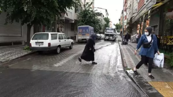 SULTANGAZİ'DE VANA PATLADI, TONLARCA SU BOŞA AKTI