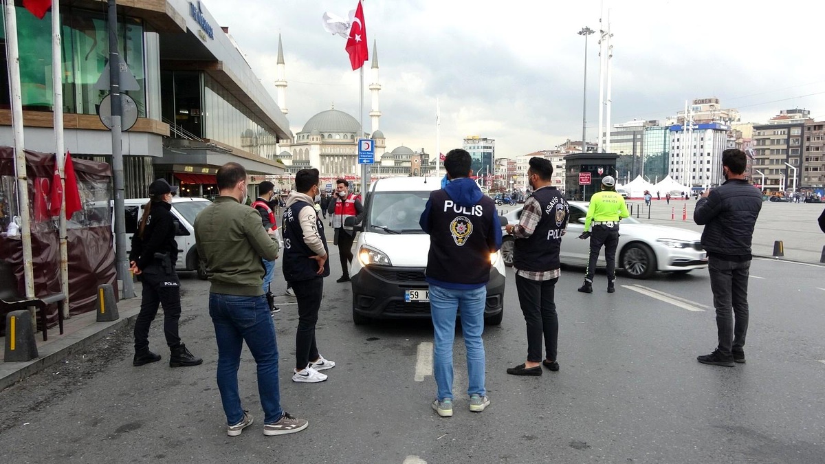 Taksim\'de helikopter destekli "Yeditepe huzur uygulaması" yapıldı