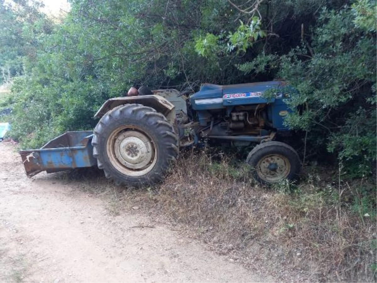 Turgutlu\'da traktörün devrildiği kazada anne öldü, baba- kız yaralandı