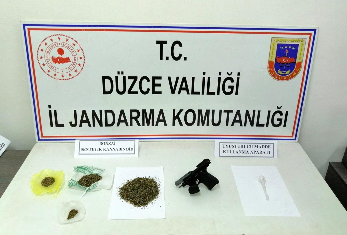 Uyuşturucu madde ticareti yapan 4 kişi tutuklandı