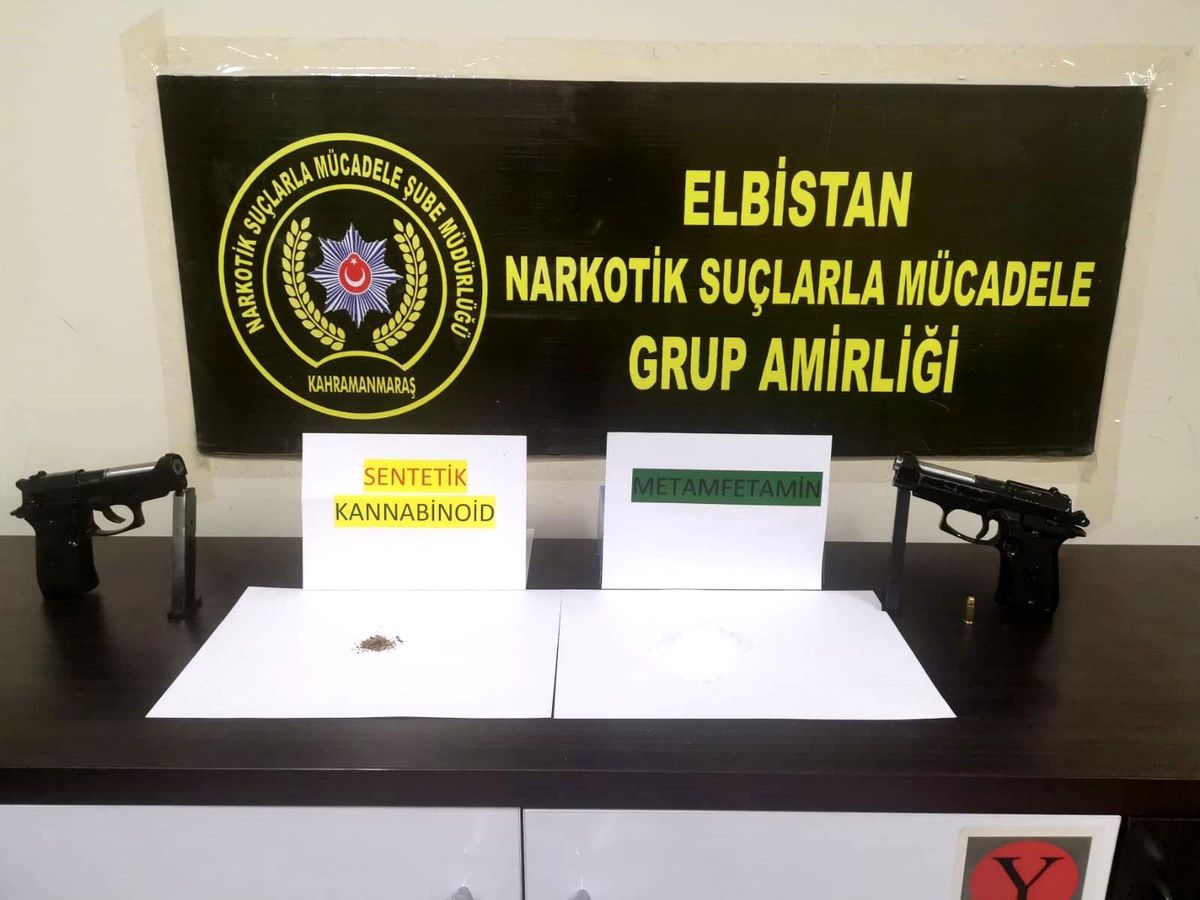 Son dakika haberi: Uyuşturucu ve silah kaçakçılığı suçundan 2 kişi tutuklandı