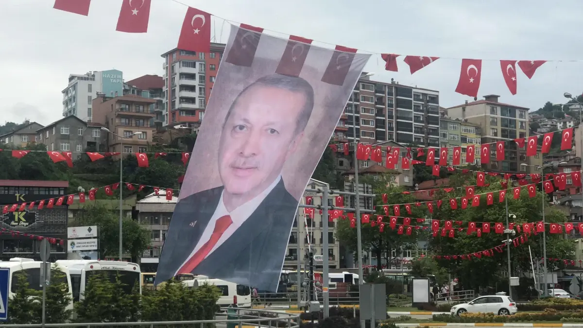 Zonguldak\'ta her yer afişlerle süslendi! Kentte, Erdoğan\'ın vereceği müjdenin telaşı yaşanıyor