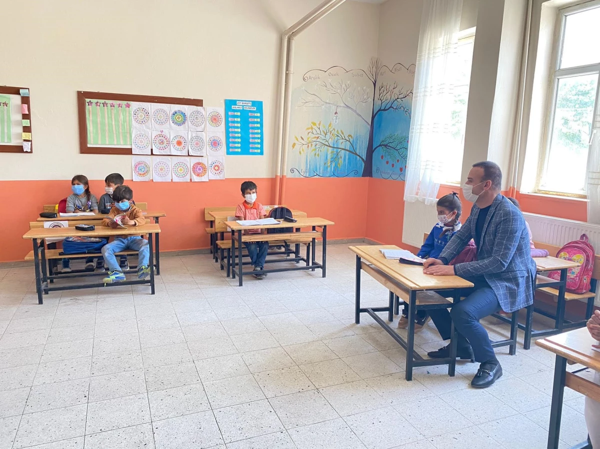 Ağrı Milli Eğitim Müdürü Tekin, Doğubayazıt\'taki köy okullarını ziyaret etti