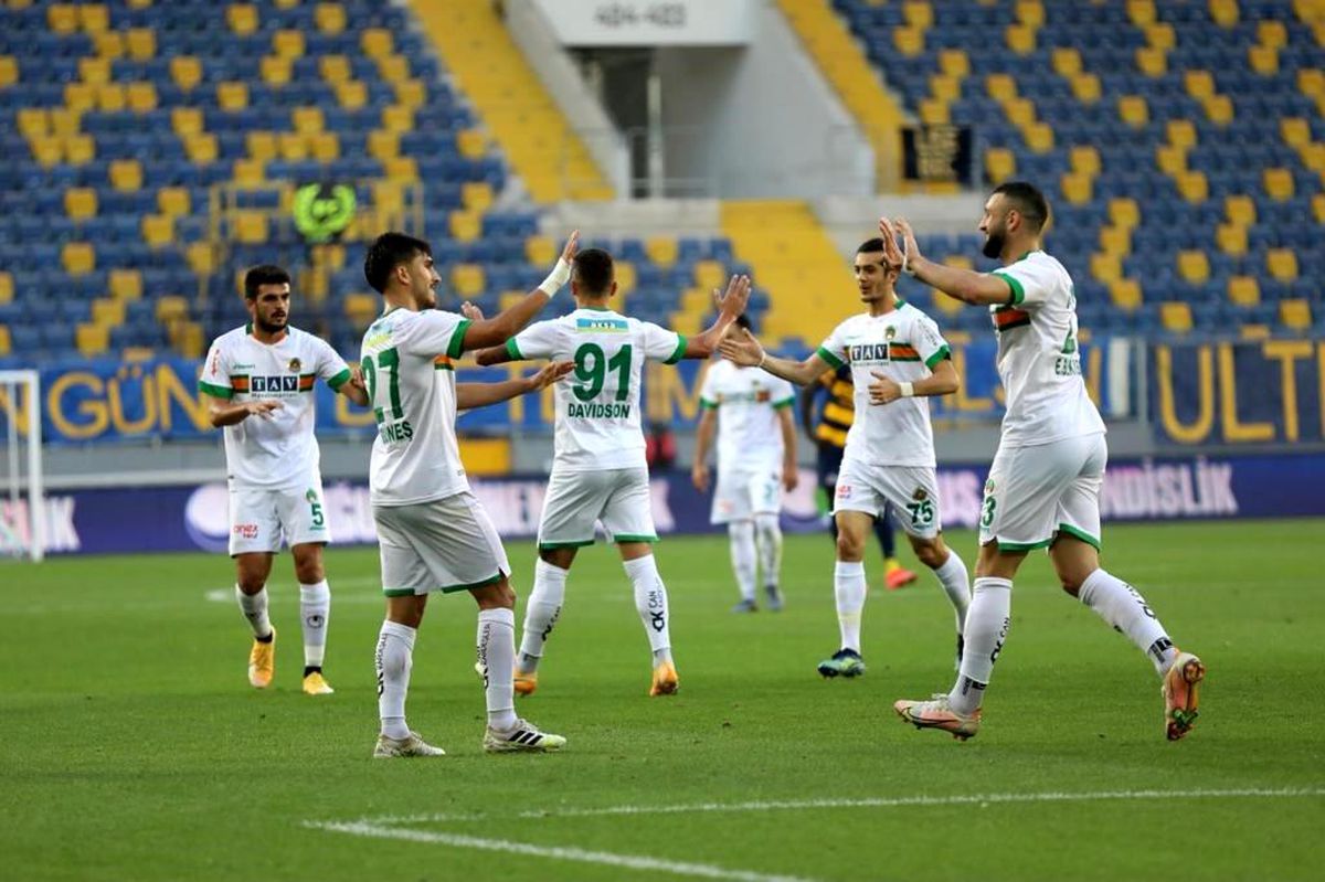 Alanyaspor\'da 8 oyuncunun sözleşmesi sona erdi