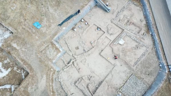 Antik yerleşimde yılın ilk kazılarında 8 bin 500 yıllık buluntu