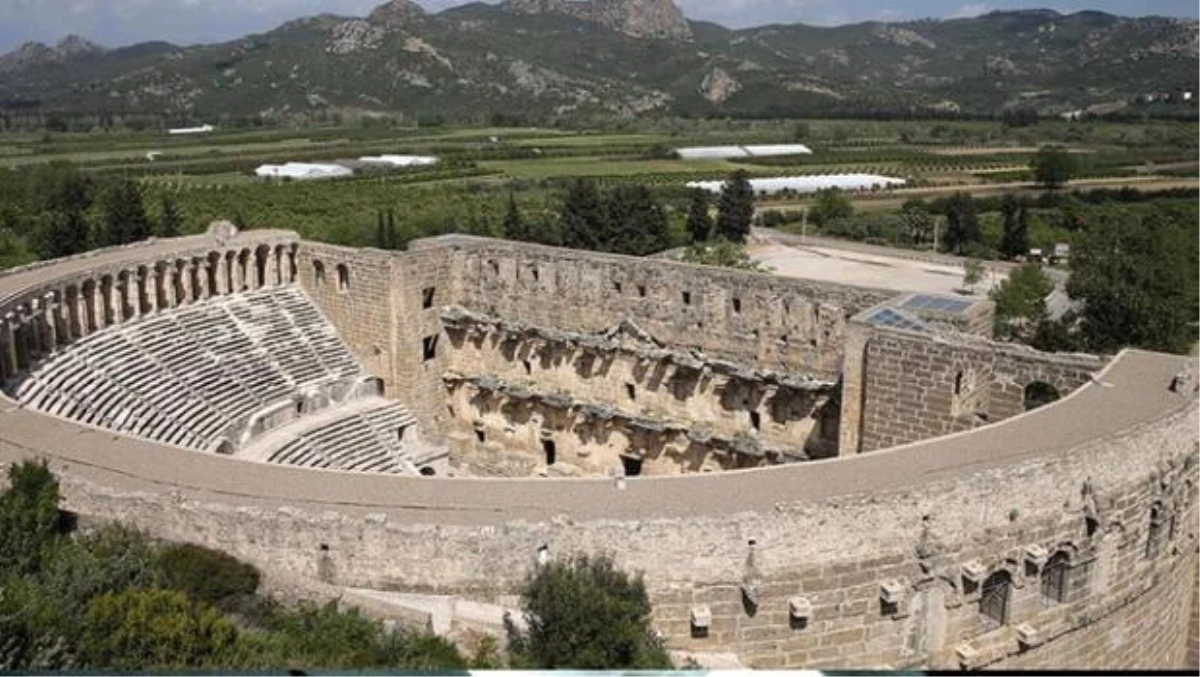 Aspendos Antik Kenti\'nin UNESCO\'nun kalıcı listesine alınması için çalışma yürütülüyor