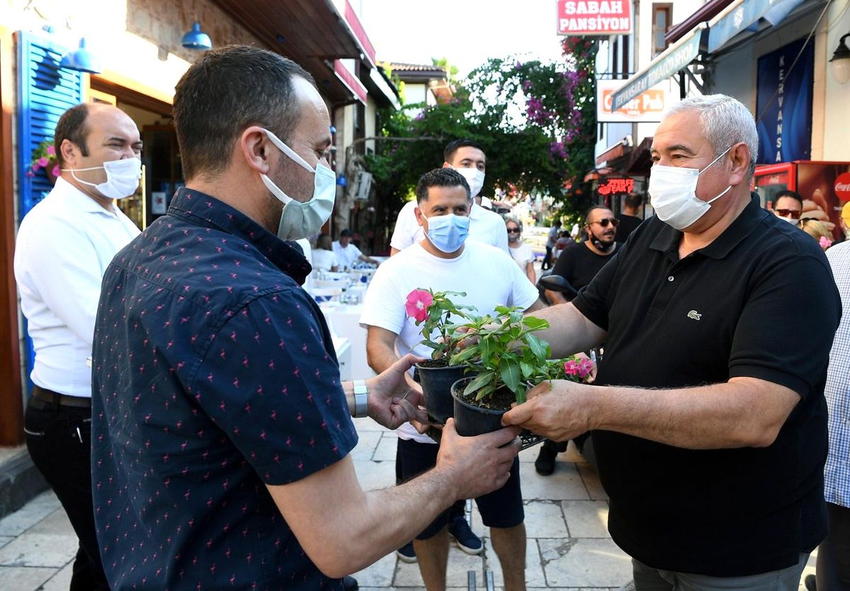 ATSO Başkanı Çetin: "Kapanış saatleri mutlaka 24.00\'a kadar uzamalı"