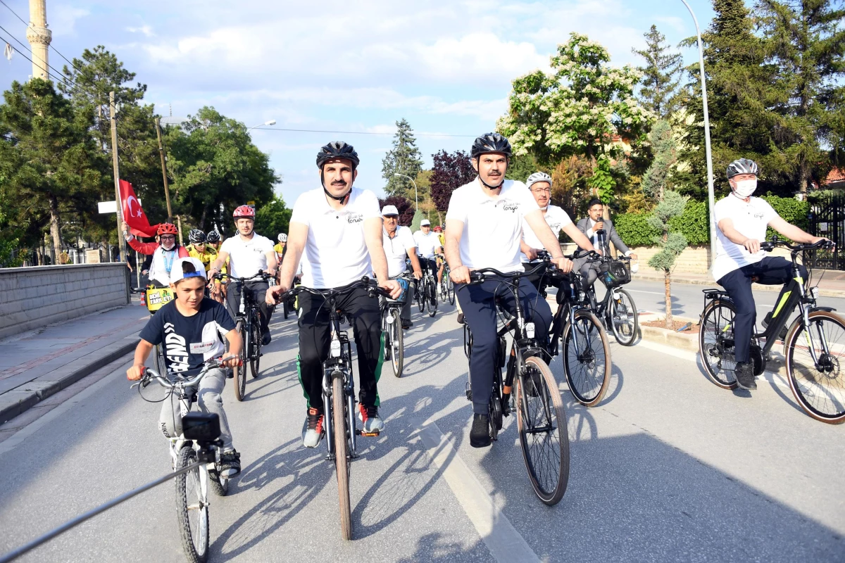 Bakan Kurum Dünya Bisiklet Günü\'nde Konya\'da Bisiklet Severlerle Buluştu