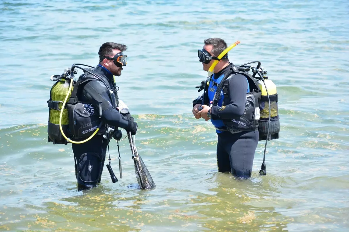 Bursa\'da ilginç çevre eylemi...Denizden çıkardıklarıyla ahtapot yaptılar