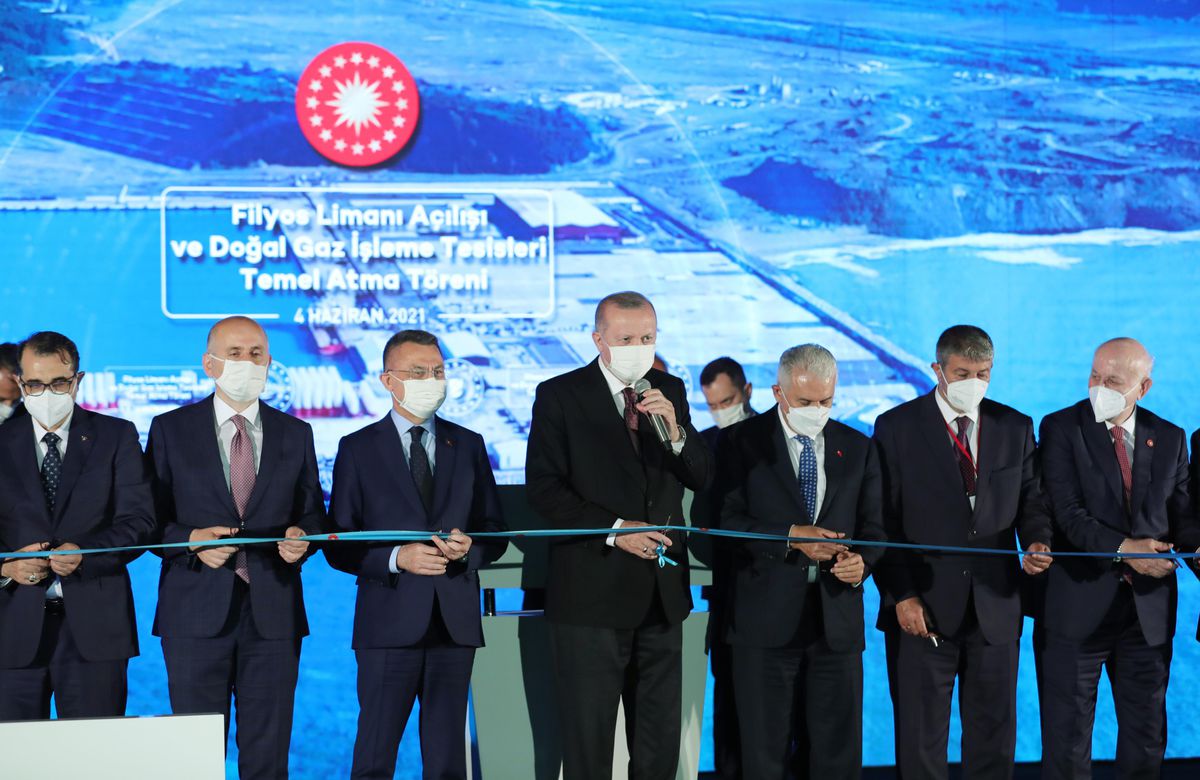 Cumhurbaşkanı Erdoğan: "Yıl sonunda 200 milyar dolarlık ihracat rakamına ulaşmanın ışığını görmeye başladık."
