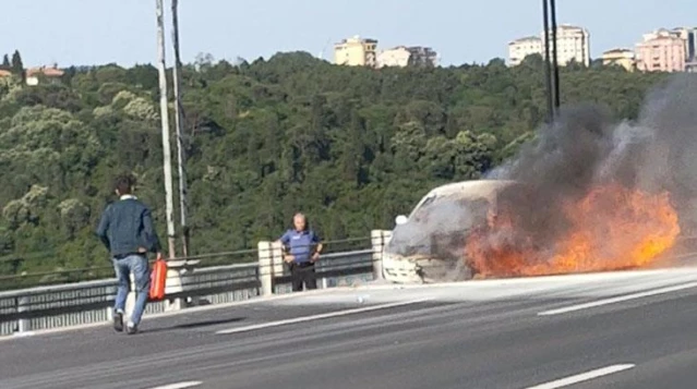 Fatih Sultan Mehmet Köprüsü'nde otomobil yangını! Trafik durdu