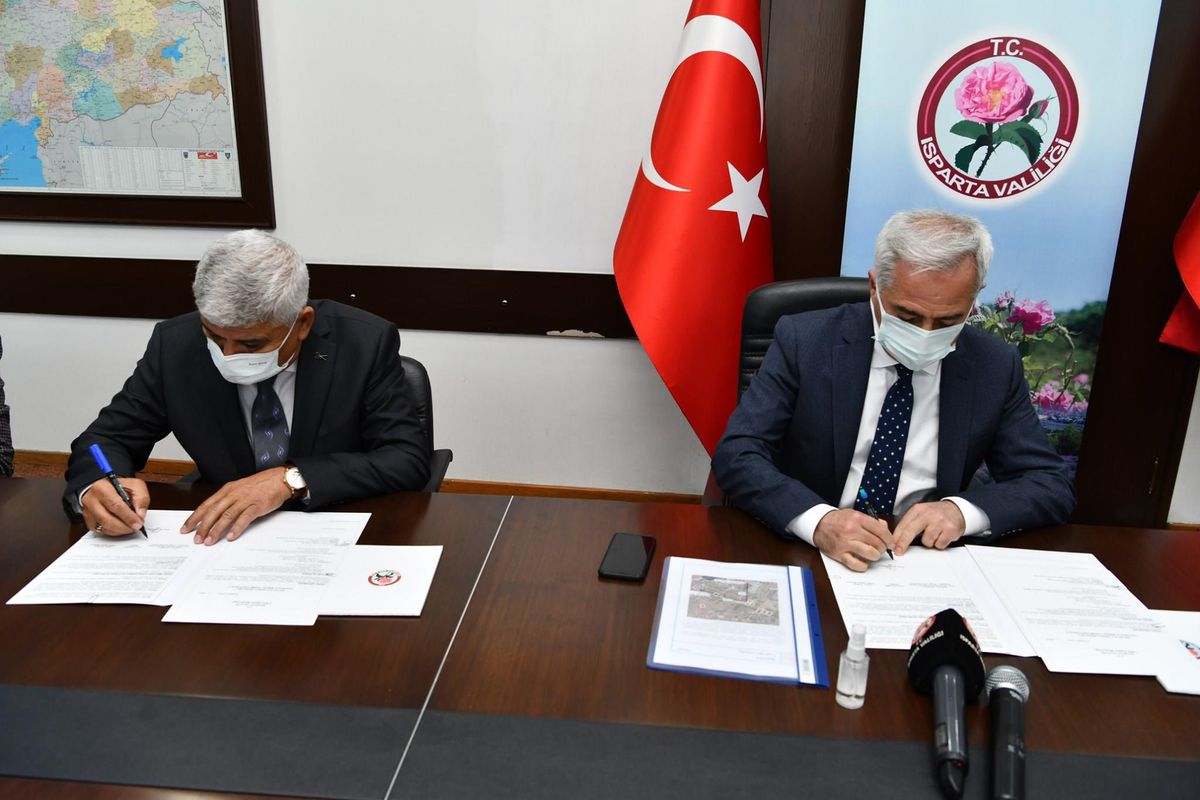 Isparta\'da hayırsever iş insanından eğitime destek