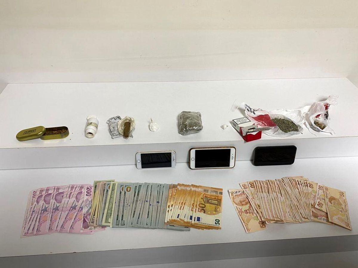 İstanbul\'da lüks rezidansa uyuşturucu baskını: 2 gözaltı
