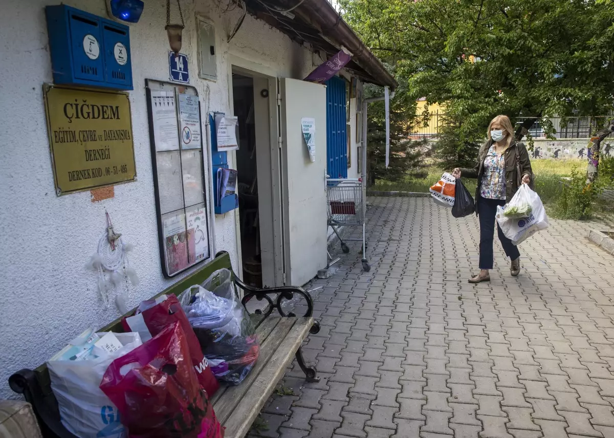 Mahallenin çöpleri sıfır atıkla yeniden dönüştürülüyor