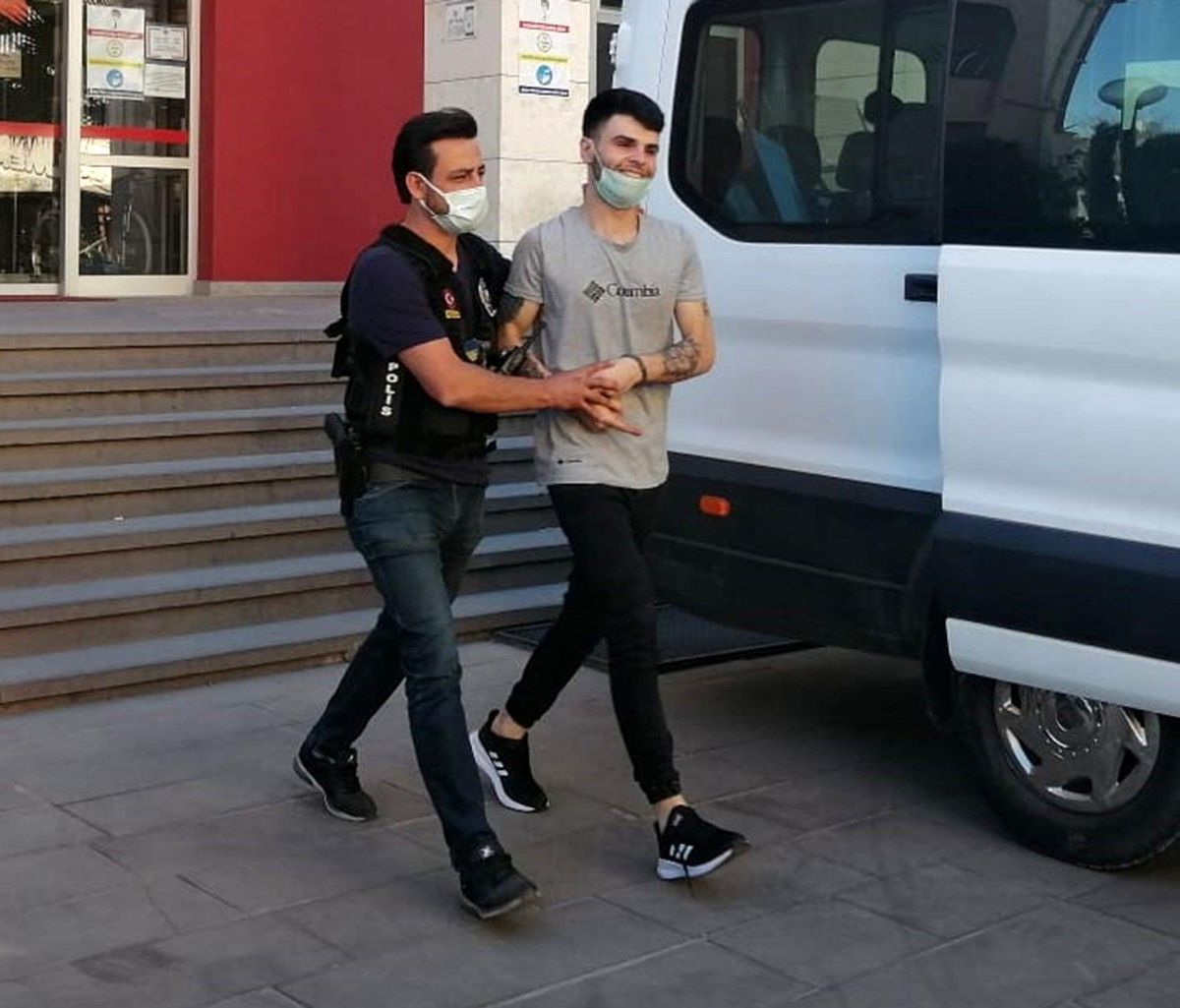Manisa\'daki uyuşturucu operasyonunda 3 tutuklama