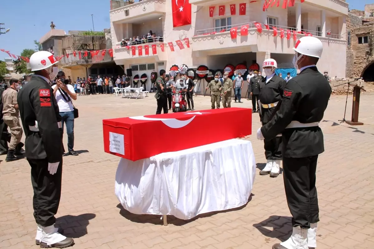 Midyat şehidi dualarla son yolculuğuna uğurlandı