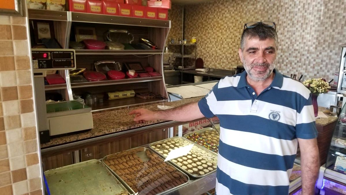 Önce karınlarını doyurdular, sonra sadaka kutularını çaldılar